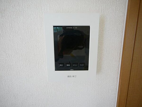 TVモニターホンは不審者や無用なセールスの侵入を防ぐことができます。