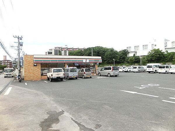 セブンイレブン八幡友田1丁目店（527m）