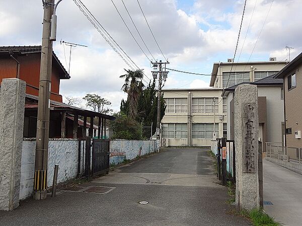中間市立底井野小学校（230m）