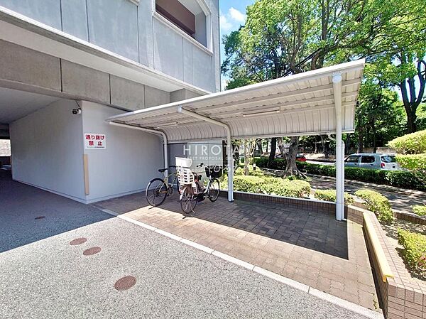 駐輪場があると子どもの自転車等で場所を取らなくて済むので玄関がスッキリしますね。