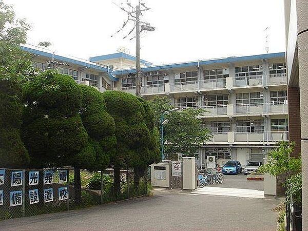 北九州市立霧丘小学校（332m）