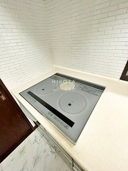 コンロも安全なオール電化。