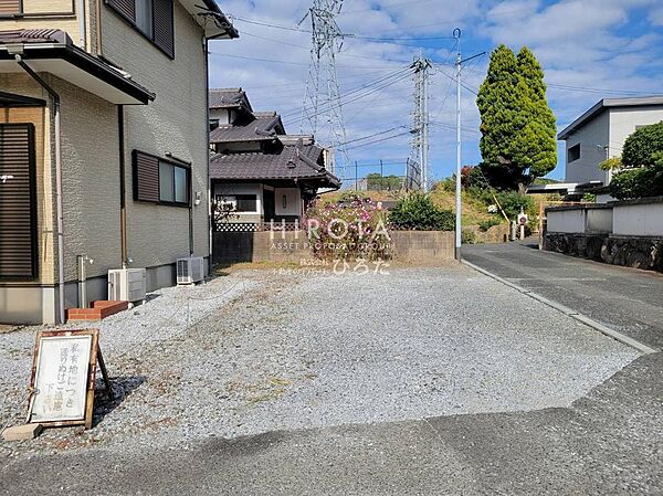 こちらの砂利敷き部分も対象敷地です。