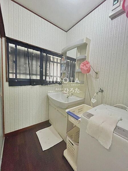 窓付きで換気ができます。通気性が悪いとカビや湿気の原因となり健康にもよくないそうです。