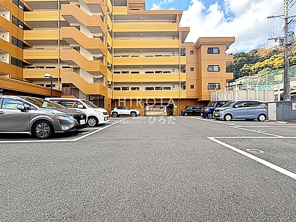 敷地内駐車場継承可（平面1台：月額７，０００円）
