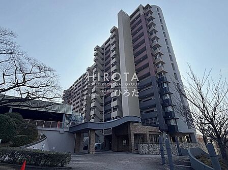 スーパー徒歩10分圏内で日々のお買い物にも嬉しい立地です。