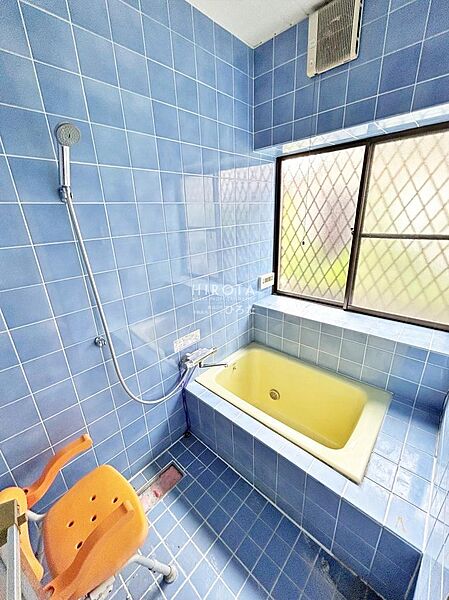 窓付きで換気ができます。通気性が悪いとカビや湿気の原因となり健康にもよくないそうです。