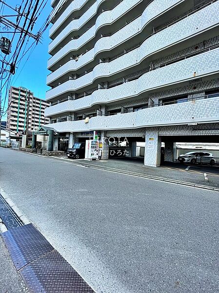 敷地内コインパーキングあり(2台分)