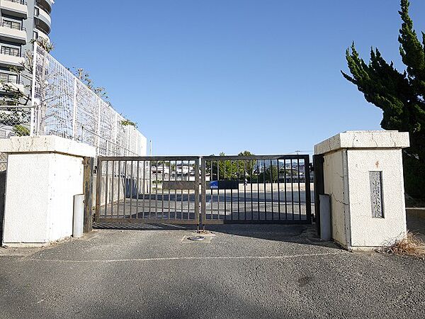 中間市立中間東小学校（1111m）
