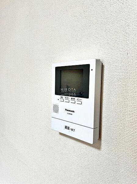 TVモニター付きインターホンがついているので、来客の顔を室内でしっかり確認出来て安心です。