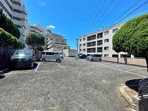 徒歩約2分の近隣駐車場1台7，000円/月確保。
