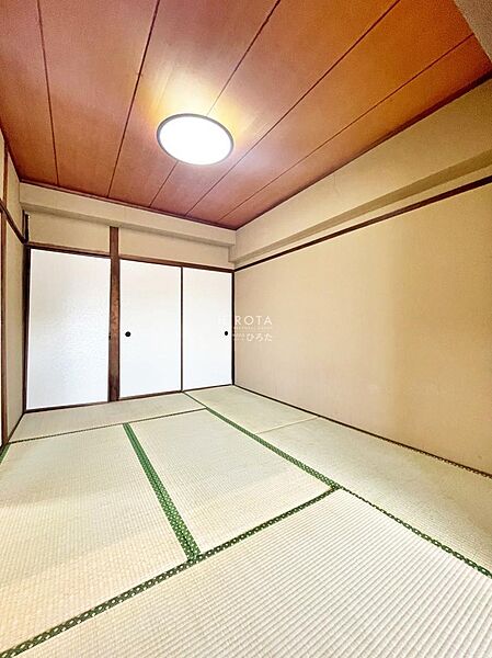 一つあると嬉しい和室は、お子様の遊び場や来客時に便利ですね。