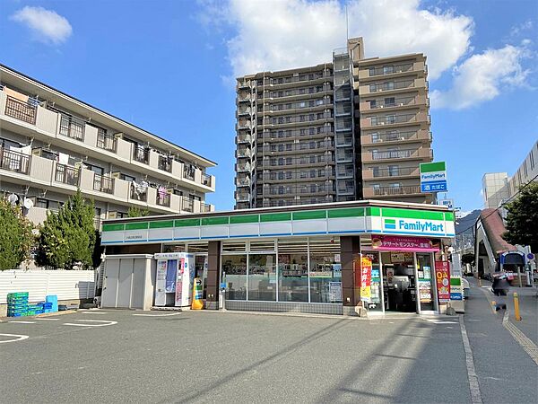 ファミリーマート小倉企救丘駅前店（445m）