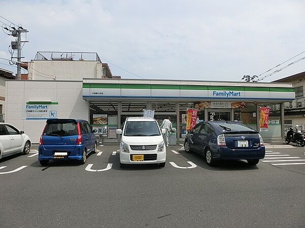 ファミリーマート小倉緑ヶ丘店（552m）