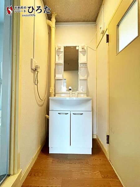 忙しい朝に嬉しいシャンプードレッサー完備しています。　