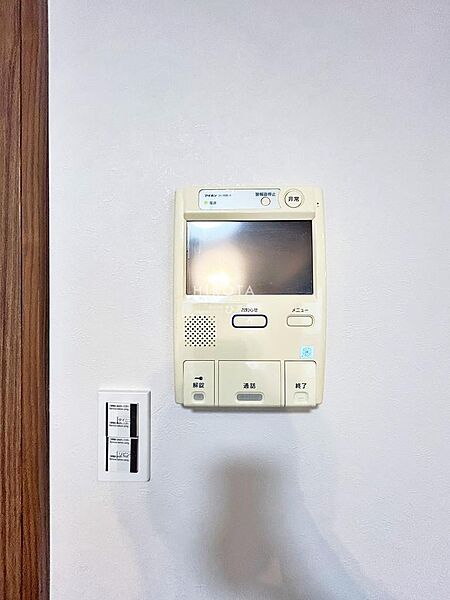 TVモニター付きインターホンがついているので、来客の顔を室内でしっかり確認出来て安心です。