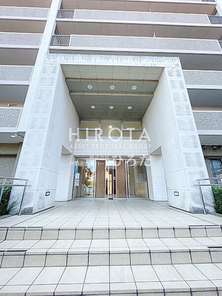 可愛いペットと一緒に入居できるのは嬉しいですね　平置きの分譲駐車場1台付きです。