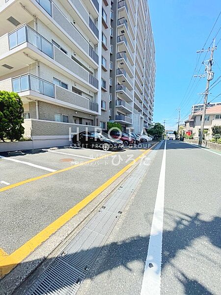 徒歩5分圏内にスーパーやコンビニ、ドラッグストアがあり日々の生活に便利な立地ですよ　
