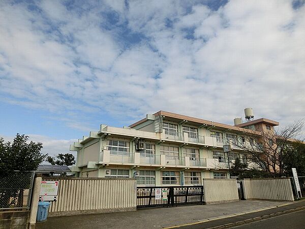北九州市立鴨生田小学校（953m）