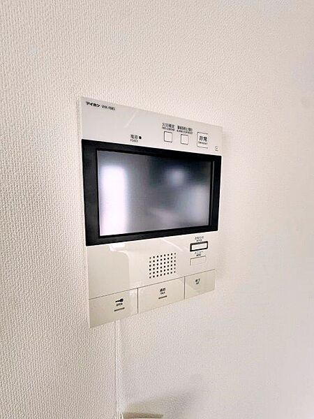 TVモニターホンは不審者や無用なセールスの侵入を防ぐことができます。
