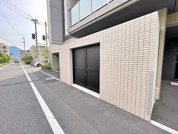 ゴミステーションは鳥等に荒らされる心配が少ないのが嬉しいですね。　
