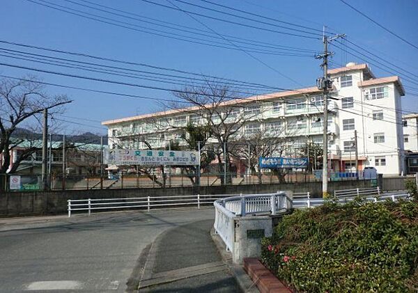北九州市立吉田小学校（330m）