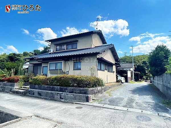 約81坪のお土地で畑に囲まれた自然豊かな立地ですよ。
