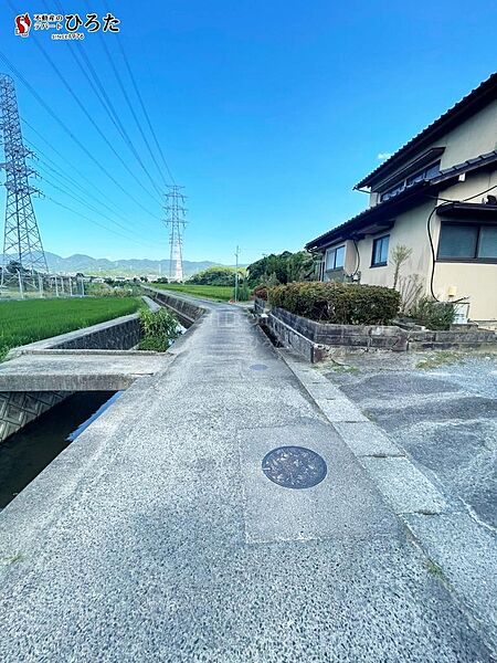 前面道路幅約3ｍで離合が難しいため現地ご確認ください。
