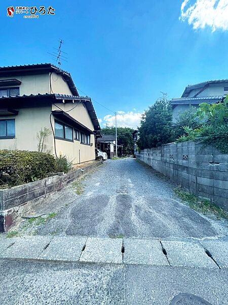 敷地の9割ほどが都市計画道路予定地内のため取り壊しや移設可能な物のみ新設可能