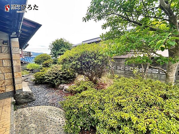 玄関前です。