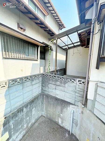 井堀小学校まで徒歩2分、板櫃中学校まで徒歩8分　