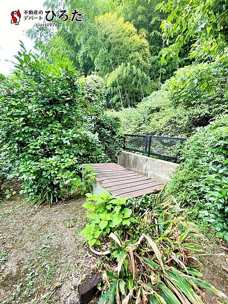 閑静な住宅街ですので静かな環境で過ごしたい方へお勧めの戸建です。