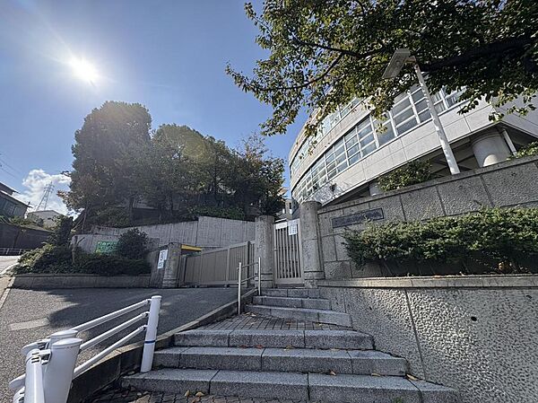 北九州市立高生中学校（869m）