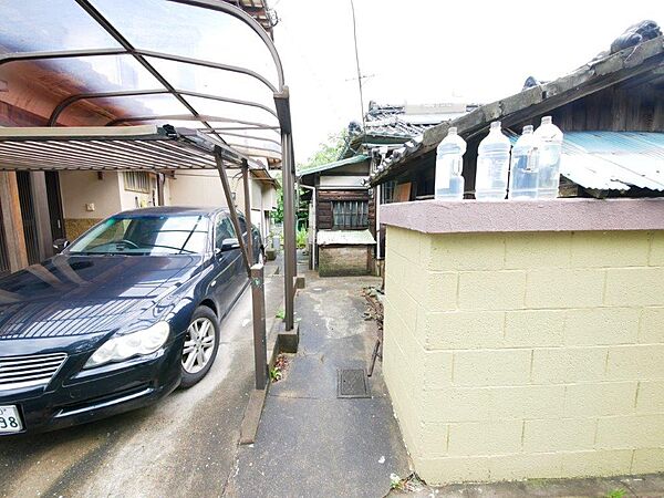 花尾小　中学校エリア、元城町バス停まで徒歩5分です。