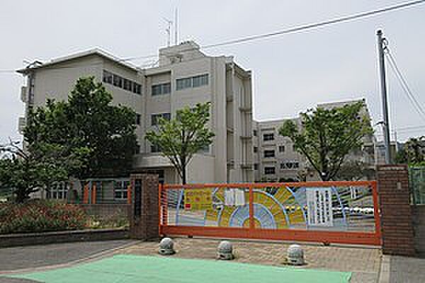 【小学校】宝塚市立光明小学校まで339ｍ