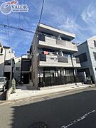 弁天橋駅より徒歩8分 築2年6ヶ月 3階建の賃貸物件