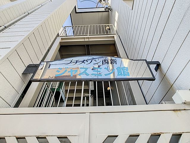 4 / 11