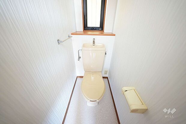 トイレです。1階と2階にそれぞれあり、朝の忙しい時間帯にも混み合うことなく快適にお住まい頂けます。