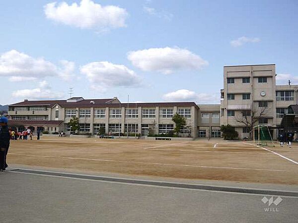 甲東小学校[公立]の外観
