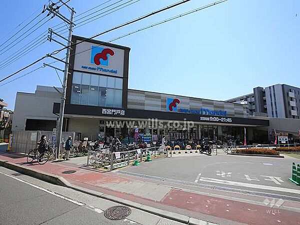 万代(西宮門戸店)の外観