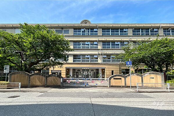 鳴尾小学校[公立]の外観
