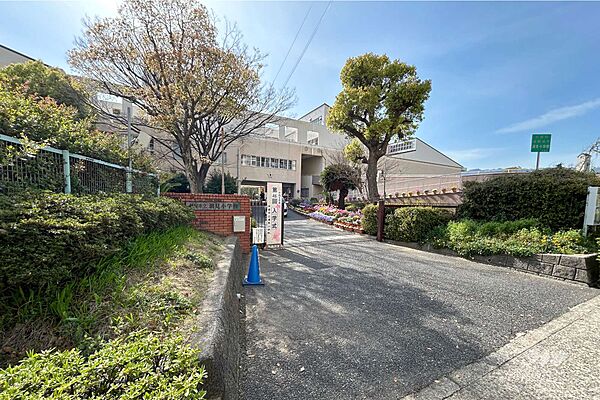潮見小学校[公立]の外観