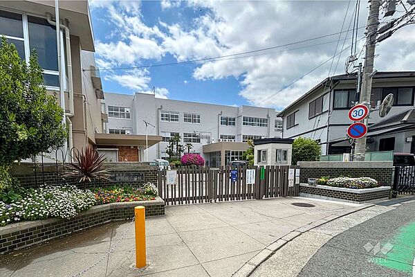 甲陽園小学校[公立]の外観