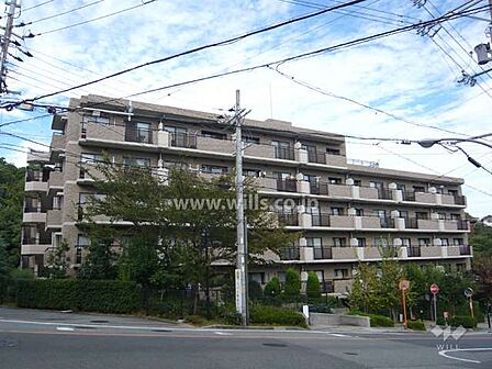 東急ドエル・アルス西宮越木岩の外観（南側から）