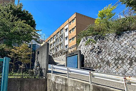 苦楽園中学校[公立]の外観