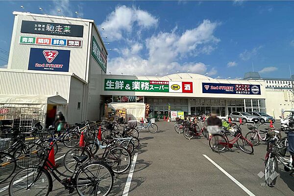 業務スーパー(今津店)の外観