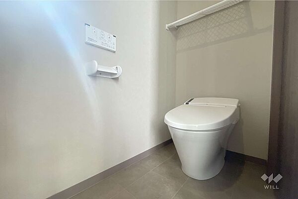2階トイレタンクレスのため連続で使用可能！節水効果もあります。