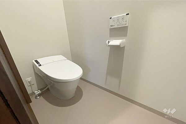 1階トイレ節水効果のあるタンクレストイレ