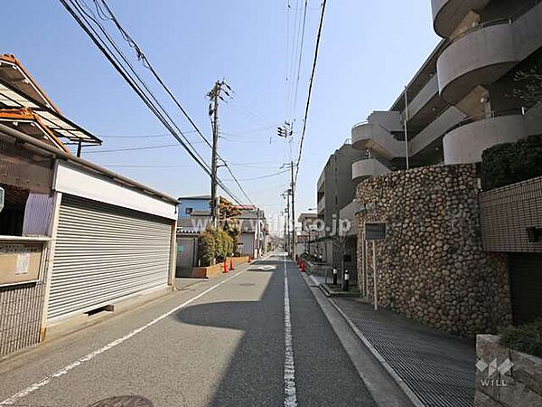 敷地北側の前面道路