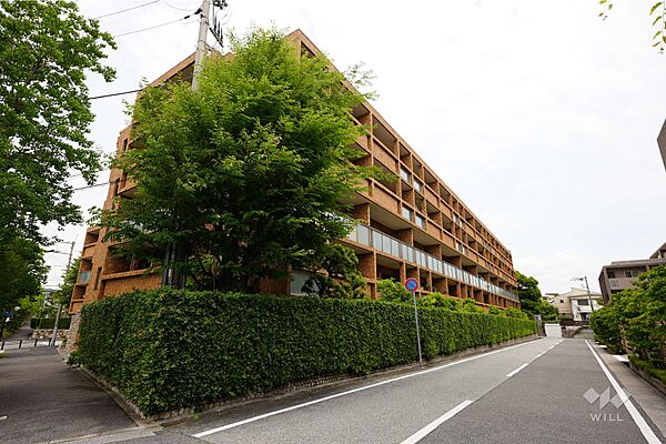 グランドメゾン芦屋岩園の外観（南西側から）